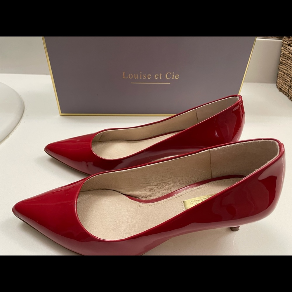 Patent leather kitten heel pumps 6.5